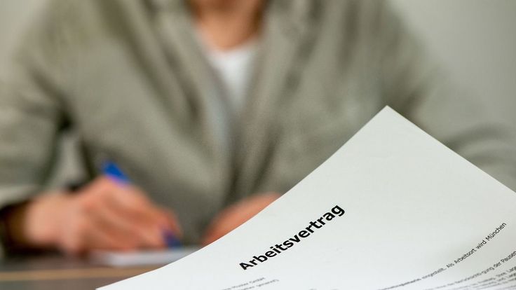 Arbeitsvertrag für Hausangestellte und Anmeldung bei Sozialversicherungsanstalt
